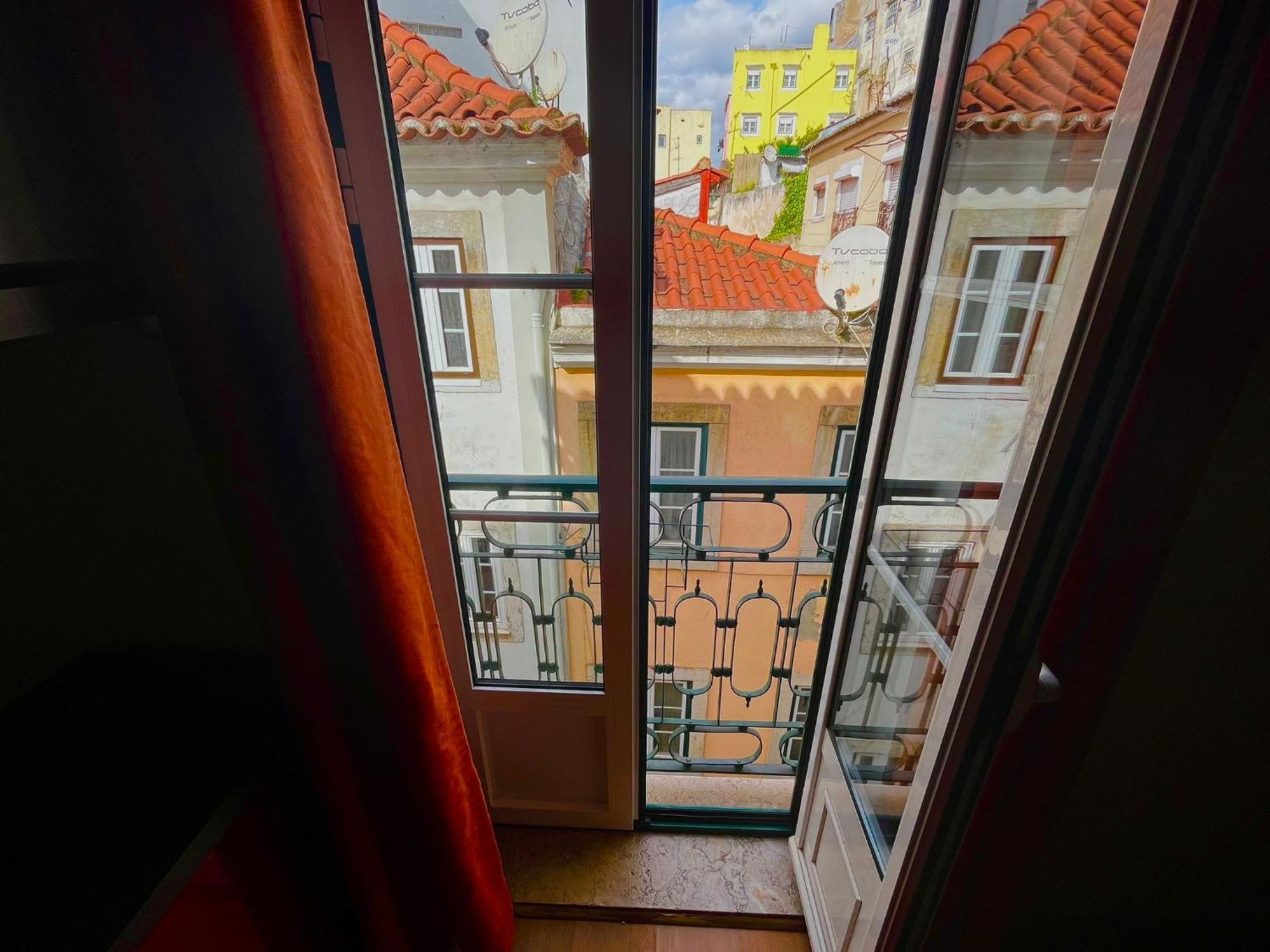 2 Bedroom, 2 Bathroom Apartment - Travessa Da Madalena Lissabon Exterior foto